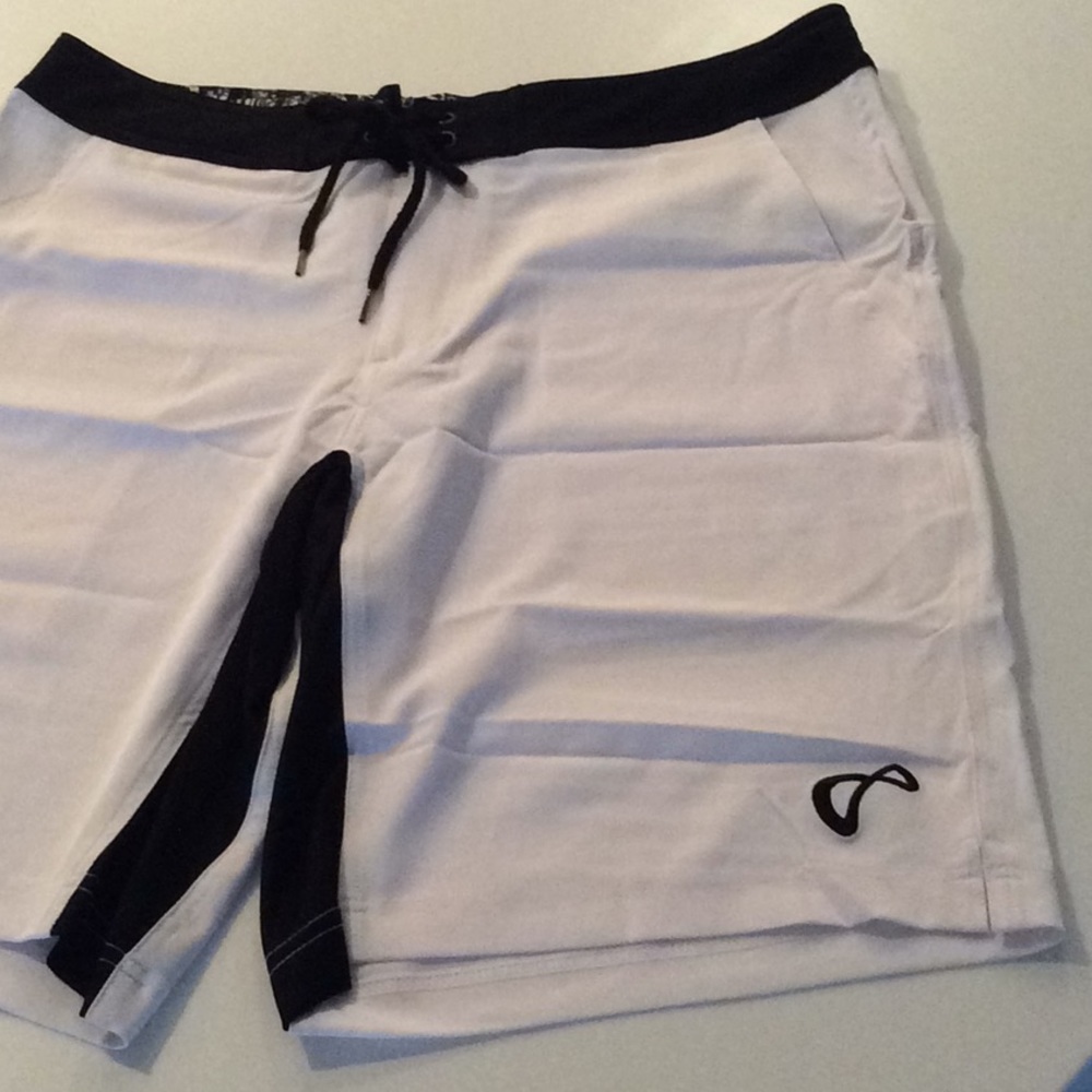 New Athletic DNA Shorts Surfer Sport White Mens Large (2 available)